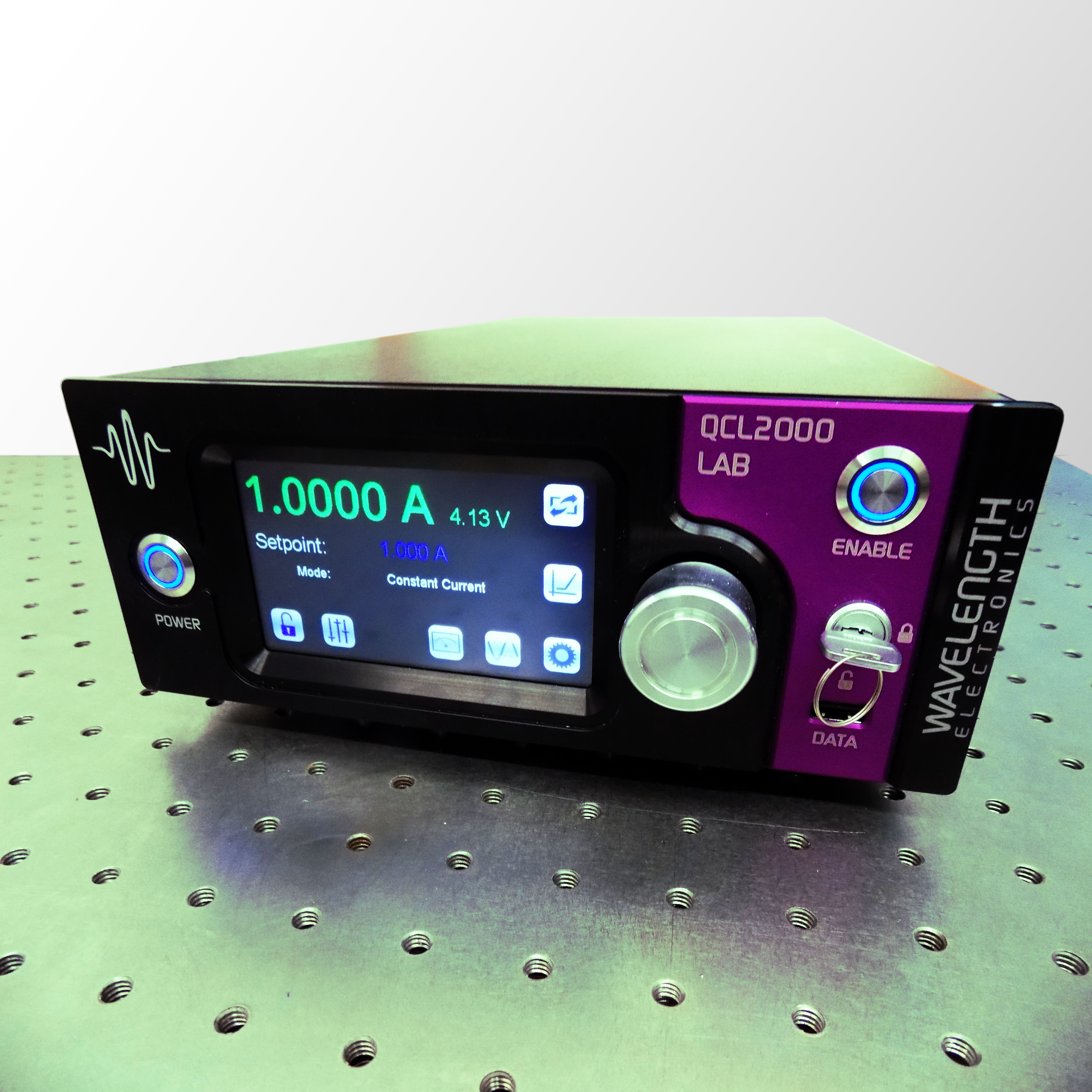 QCL2000 LAB with Voltage Display QCL2000 Laboratory Series 2000 mA QCL Driver Instrument