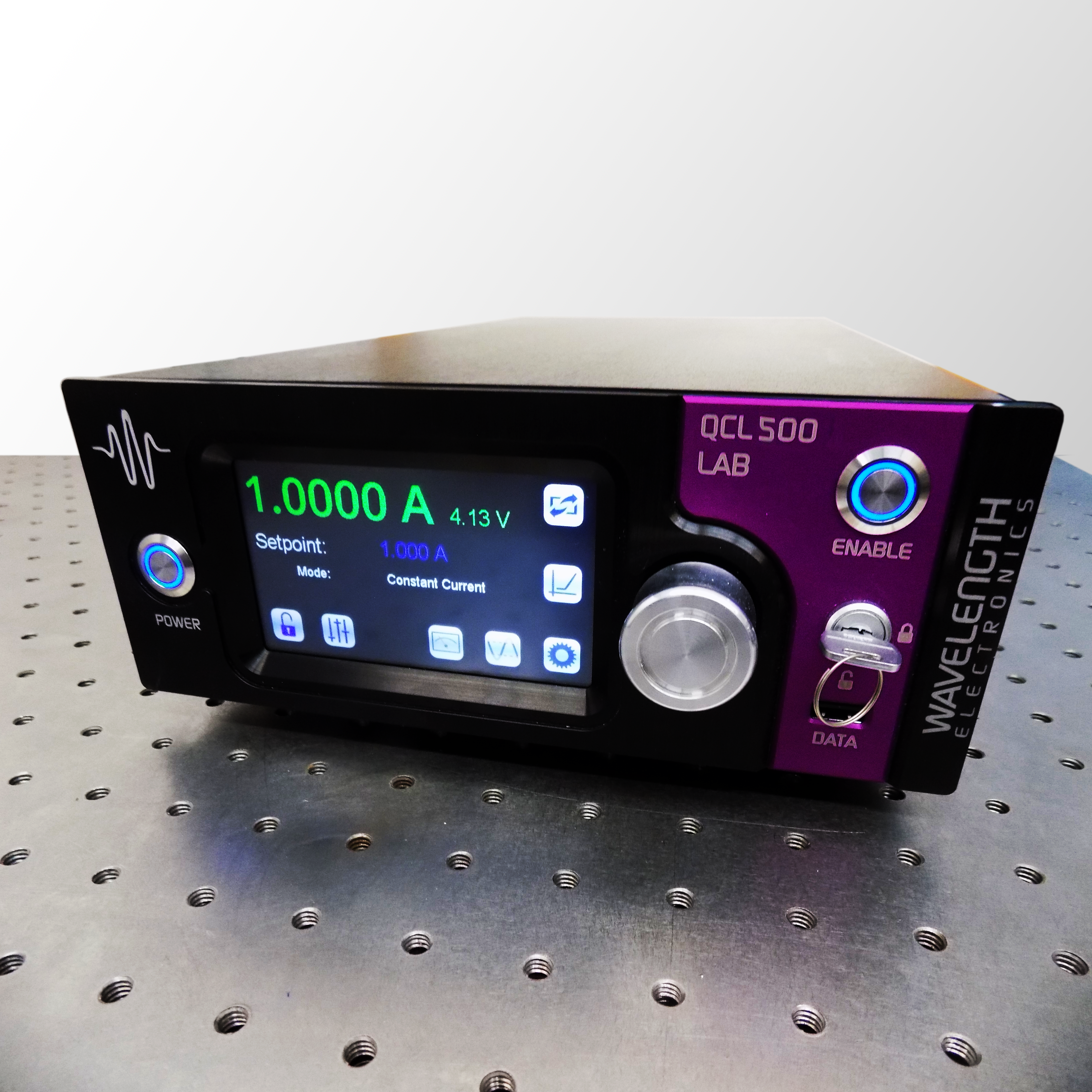 QCL500 LAB with Voltage Display QCL500 Laboratory Series 500 mA QCL Driver Instrument